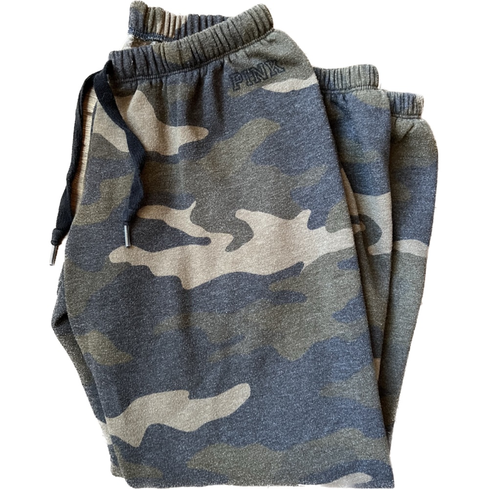 PINK Camo print sweatpants. Women’s XS